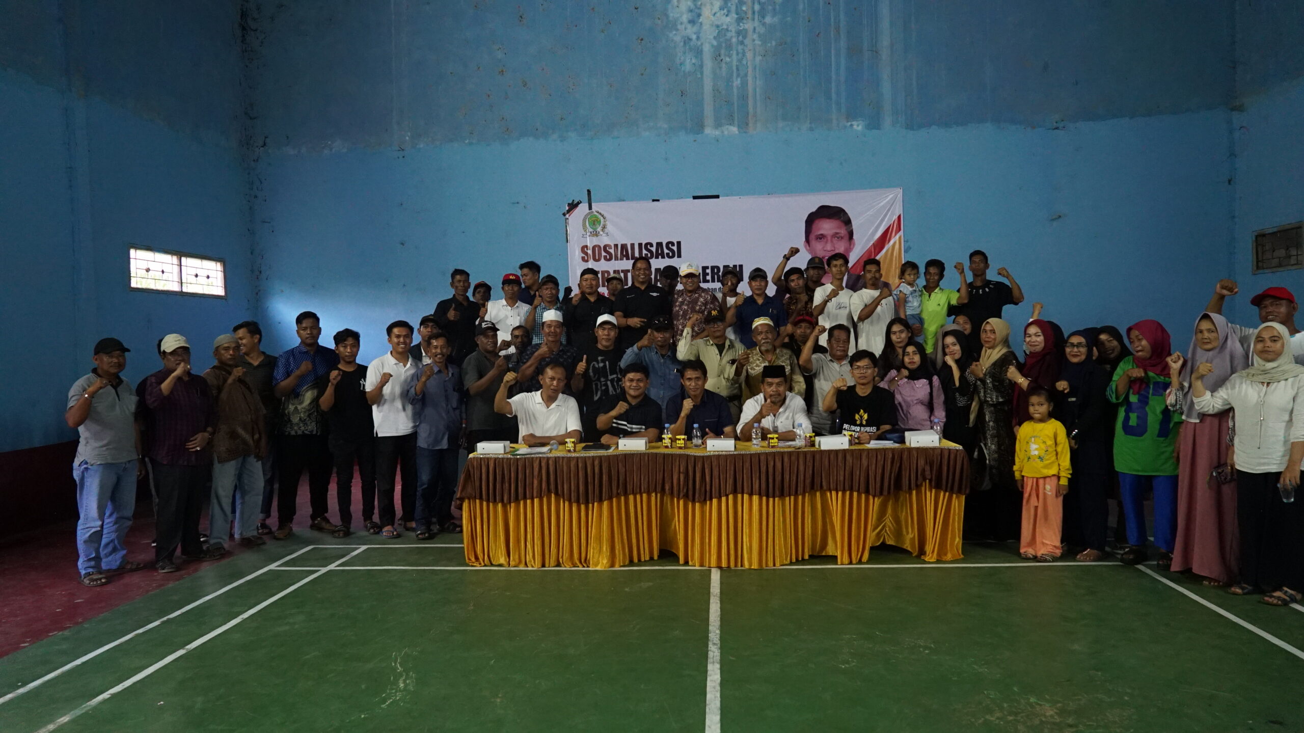 Foto bersama warga Desa Kutai Lama setelah kegiatan Sosialisasi Peraturan Daerah (Foto: NUSASATU)